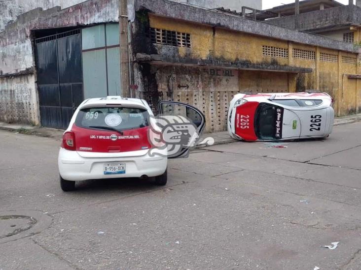 Duelo de taxis en Minatitlán