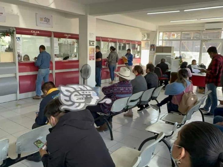 Sefiplan abre más módulos para canje de placas por desesperación de usuarios en Veracruz