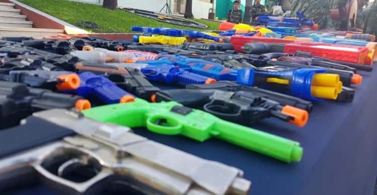 Profeco inmoviliza juguetes réplica de armas de fuego en la CDMX