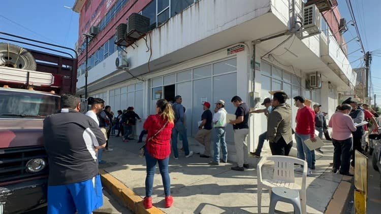 Amplían horario de Hacienda del Estado en Poza Rica por últimos días de canje de placas