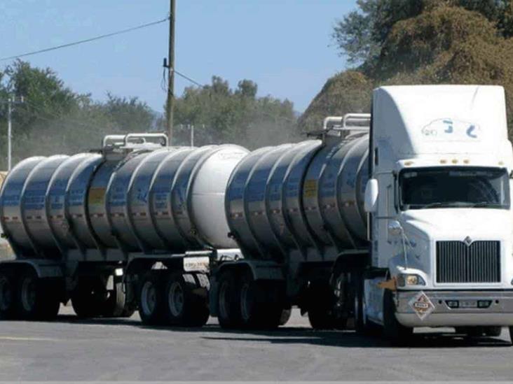 Transportistas piden se analice el quitar el doble remolque de carreteras en Veracruz