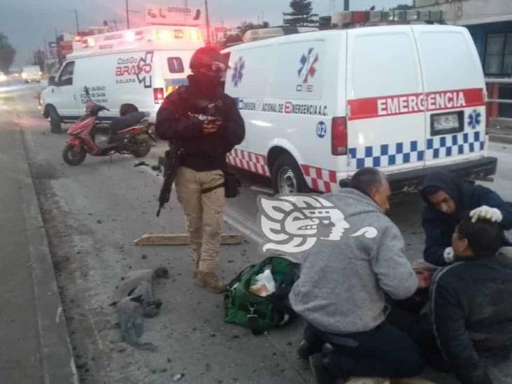 Motociclista resulta lesionado al ser chocado por un auto en Lázaro Cárdenas.