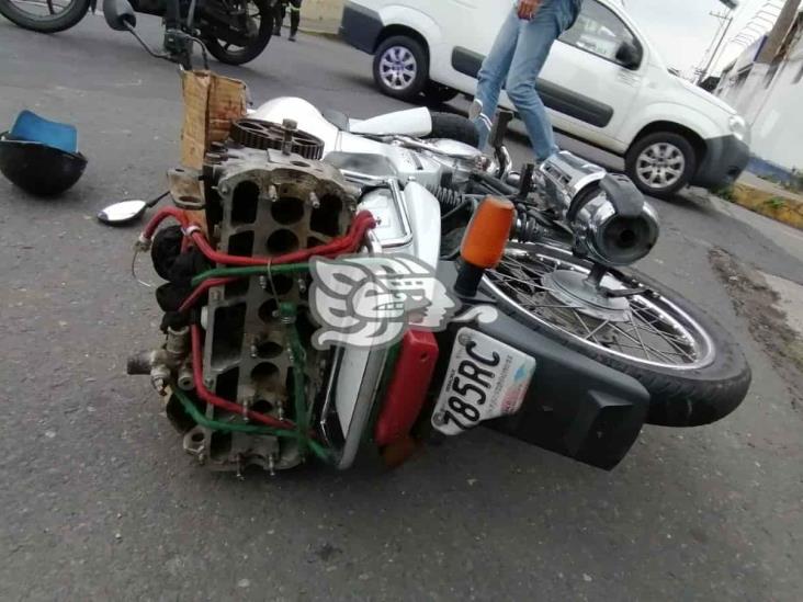 Se accidenta motociclista en calles del centro de Córdoba