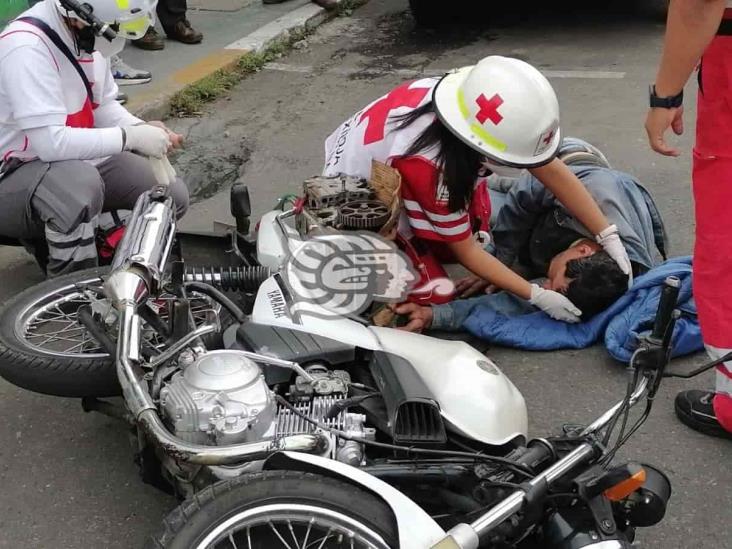Se accidenta motociclista en calles del centro de Córdoba