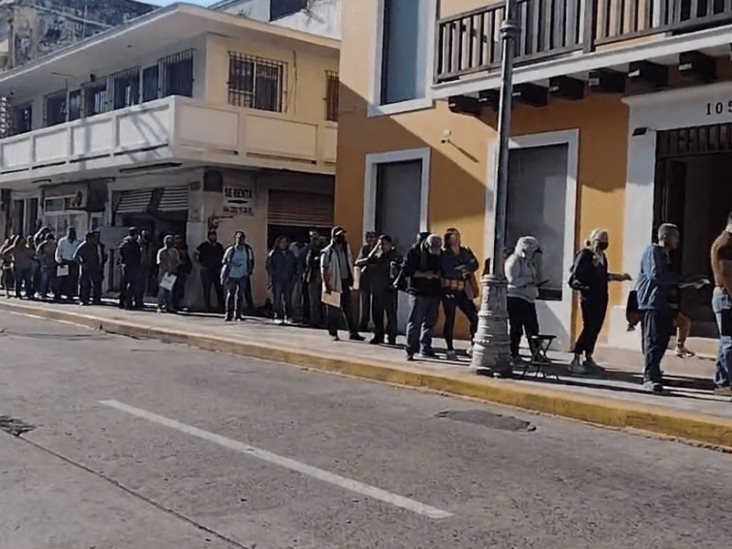 ¡A las prisas! Abarrotan automovilistas oficinas de Hacienda en Veracruz (+Video)