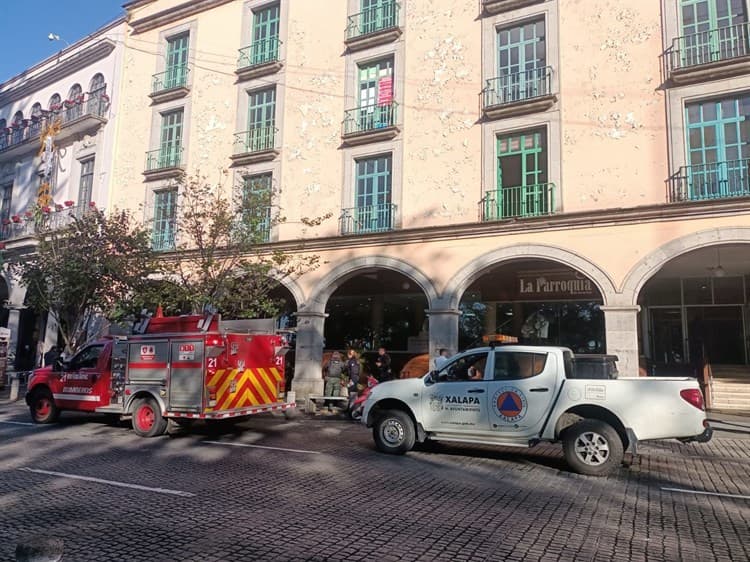 Bomberos controlan fuga de gas en conocido café del centro de Xalapa