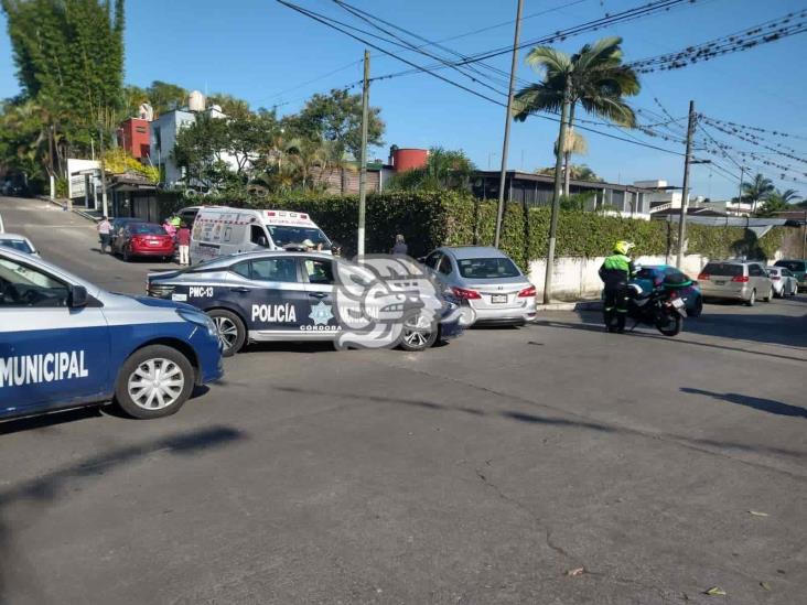 Accidente entre particulares genera movilización policiaca en Córdoba