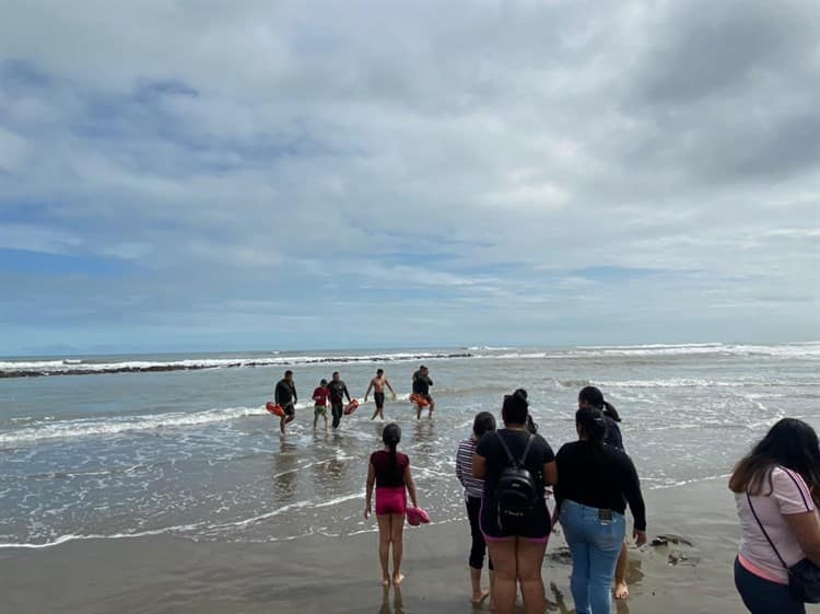 Turistas de Hidalgo casi se ahogan en playas de Chachalacas