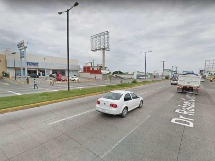 Obrero cae de puente peatonal en la ciudad de Veracruz; estaba presuntamente alcoholizado