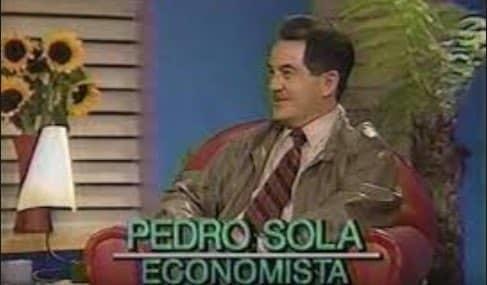 No es la gran cosa, pero yo la escribí: Pedro Sola presume tesis de Economía