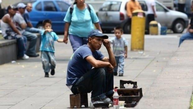 Disminuye ligeramente la pobreza laboral en México