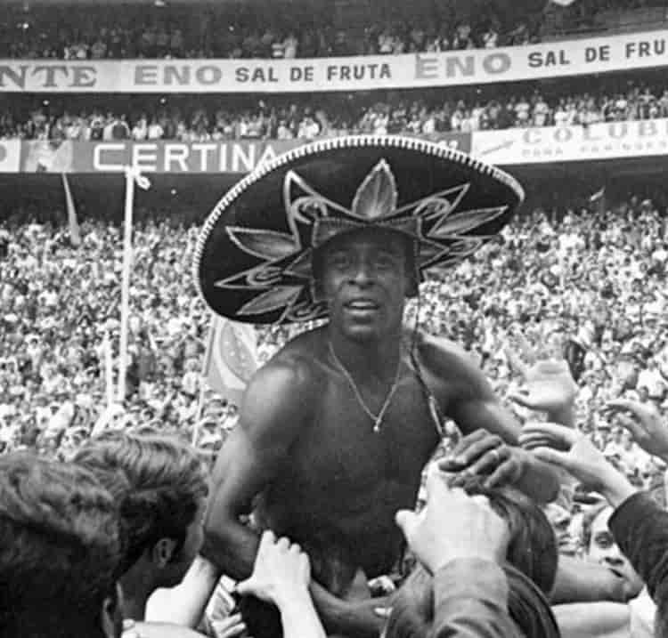 El mundo hace reverencia al Rey Pelé