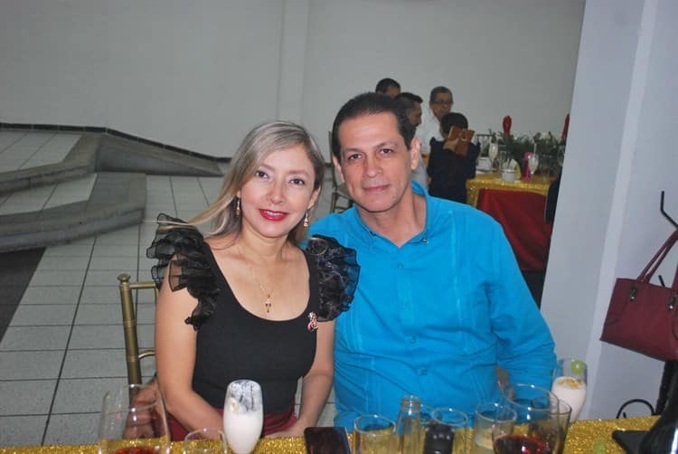 Socios de Club de Leones de Veracruz disfrutan comida decembrina