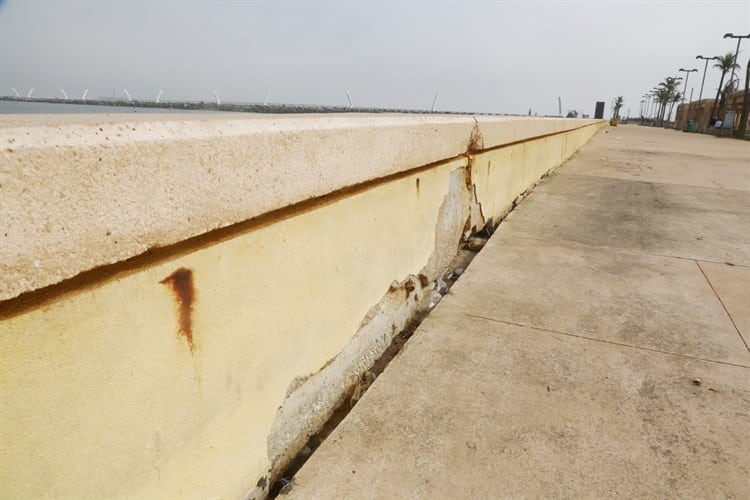 Coatzacoalcos: Muro entre la playa y el Hemiciclo ya presenta grietas