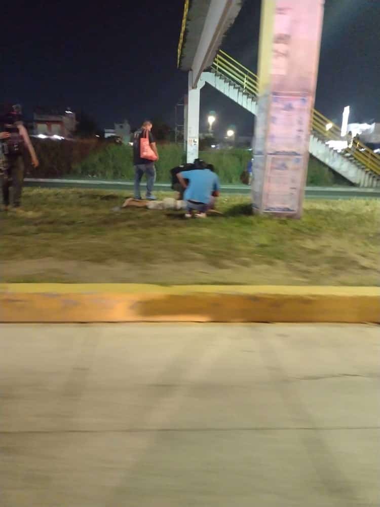 Obrero cae de puente peatonal en la ciudad de Veracruz; estaba presuntamente alcoholizado