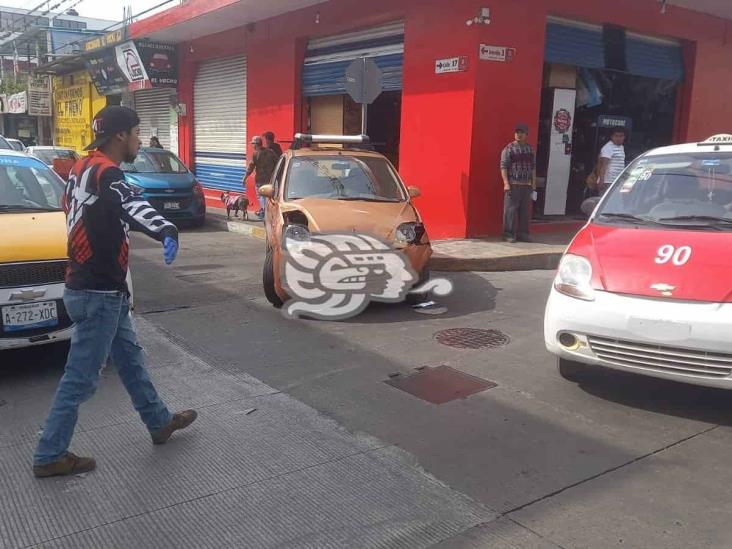 Se registra accidente en el centro de Córdoba; una mujer herida