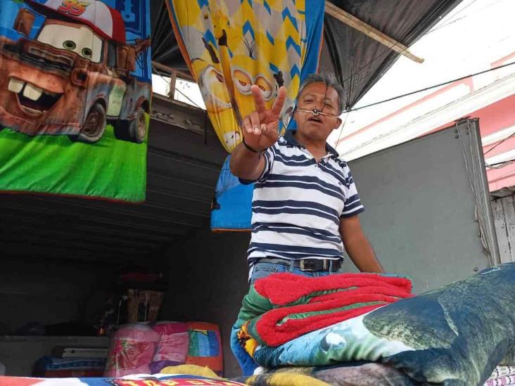 Juan y Lupe: 25 años de vender el cobertor de tigre en Veracruz (+video)