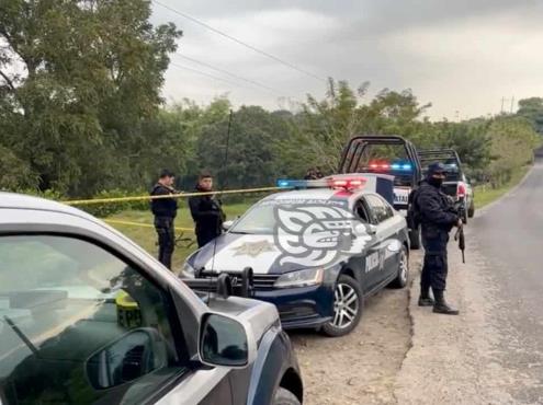 Abandonan cuerpo de ejecutado a un costado de carretera en Martínez de la Torre