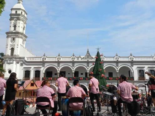 Con música, despiden al 2022 en el zócalo de Veracruz