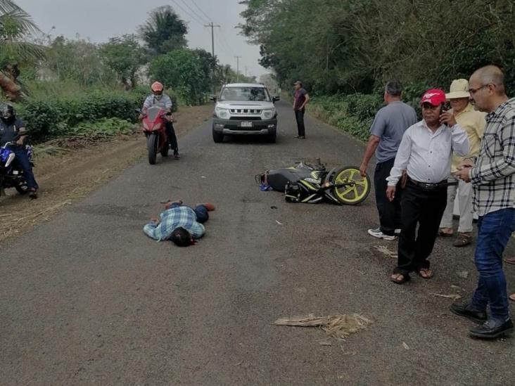 Ebrio motociclista sufre accidente en camino de Cabada