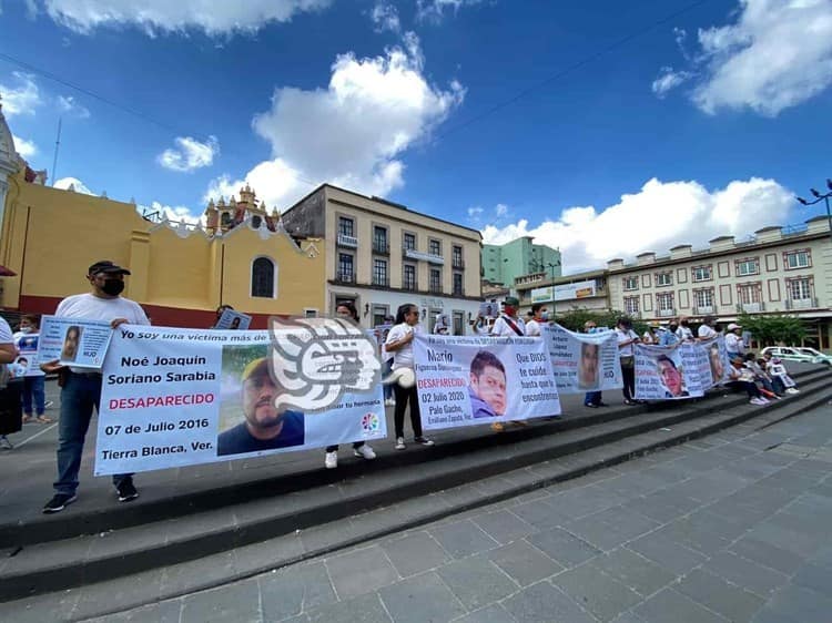 Colectivos en Veracruz acusan a Fiscalía de extraviar carpetas de casos de desaparición