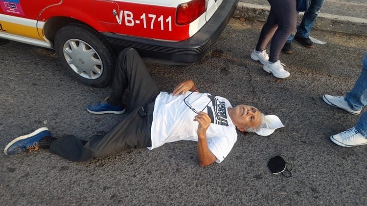 Taxista del puerto de Veracruz se desmaya y sufre fuerte herida en la cabeza