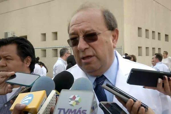 Reconocen trayectoria del doctor José Luis Cerecedo