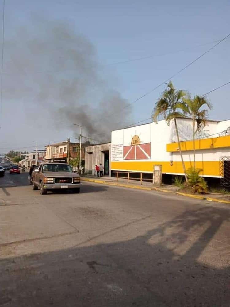 Se incendia bodega en Central de Abastos en Tierra Blanca, Veracruz