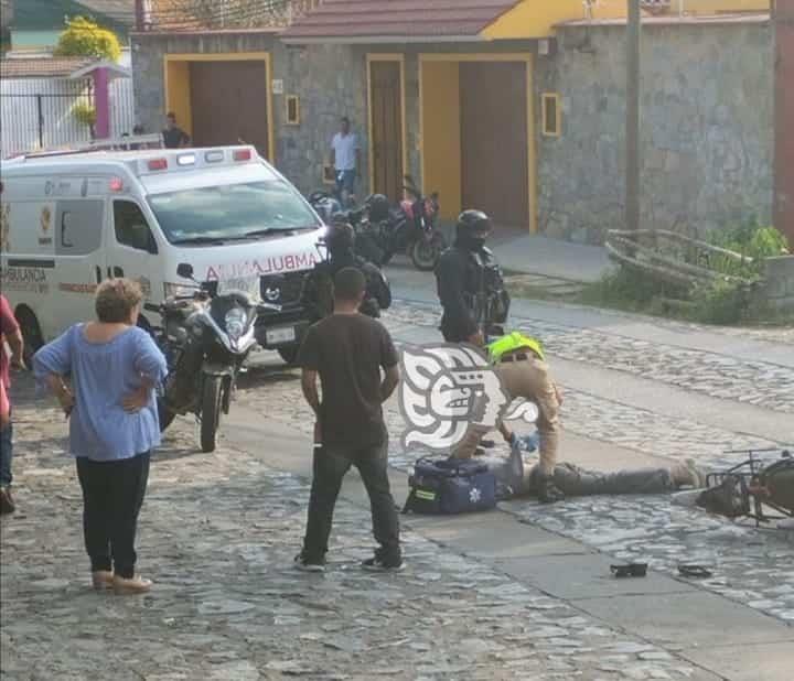 Motociclista derrapa en Calzada Morelos de Fortín