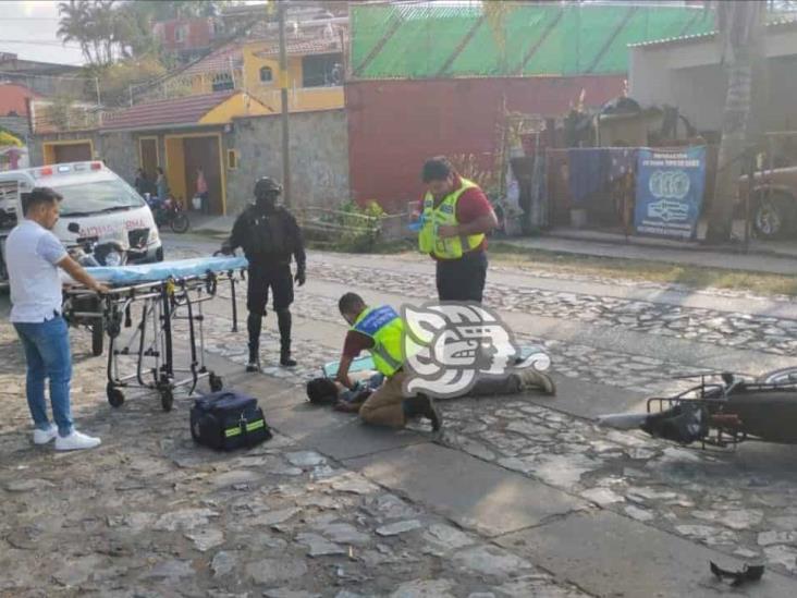 Motociclista derrapa en Calzada Morelos de Fortín