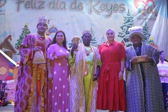 Celebran el Día de Reyes Magos en Antón Lizardo