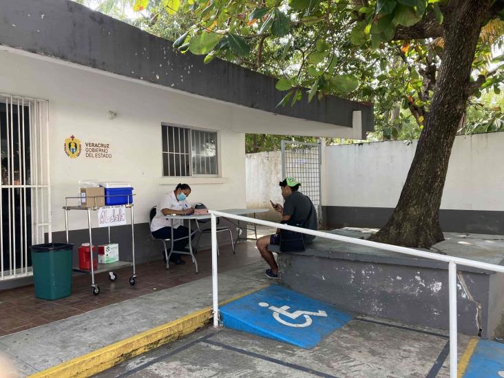 Con baja afluencia se aplica vacuna contra covid-19 en Boca del Río (+Video)