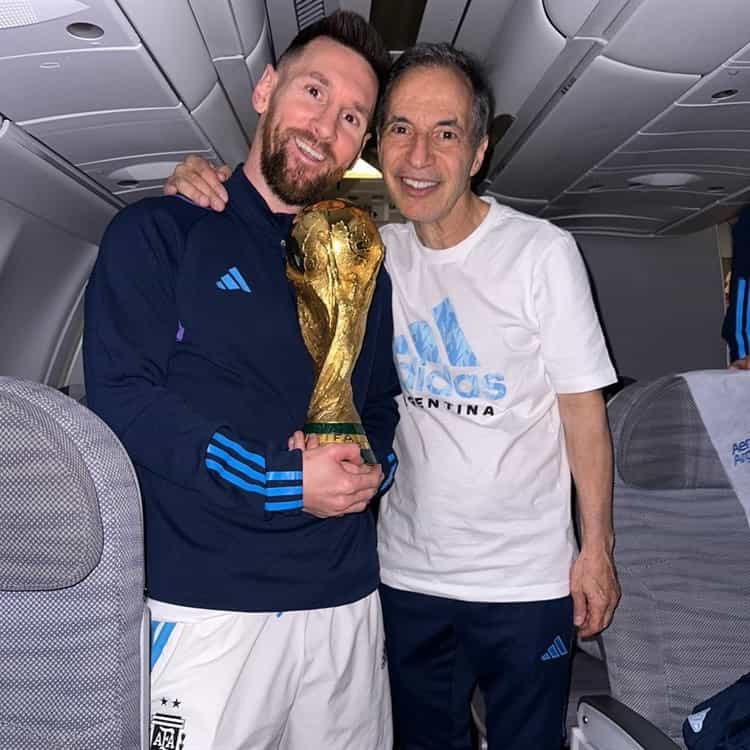 Messi comparte fotos dentro del avión de Qatar a Argentina