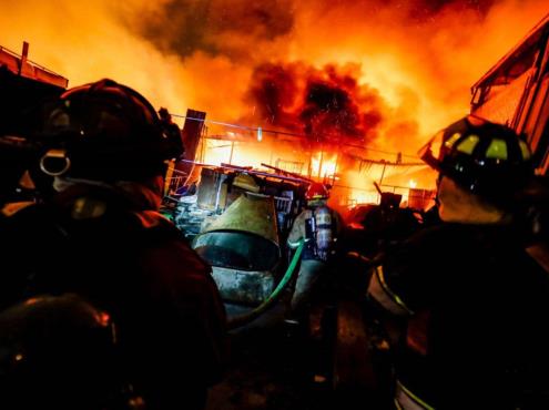 Bombero herido tras incendio en Veracruz está estable; tuvo quemaduras en cara