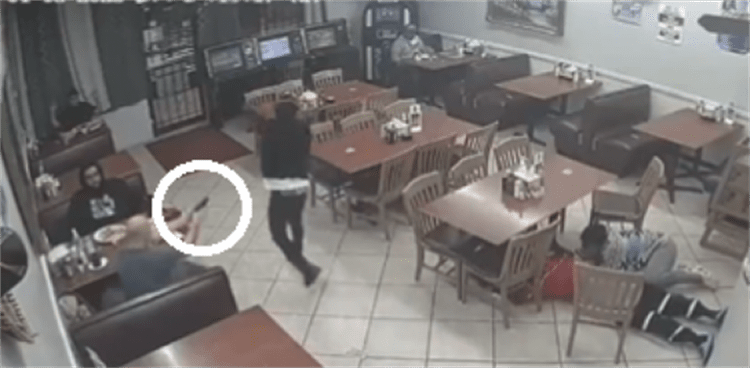 Hombre intenta asaltar una taquería en Texas con una objeto de juguete