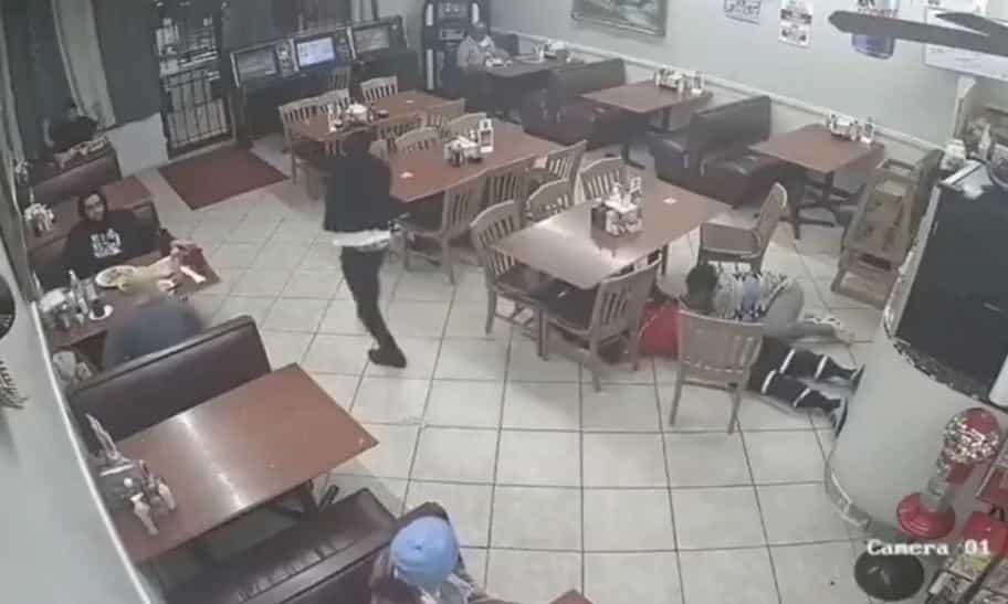 Hombre intenta asaltar una taquería en Texas… ¡con una pistola de juguete!