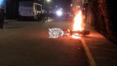 ¡Sin control! Incendian motopatrulla en Rafael Delgado (+Vídeo)