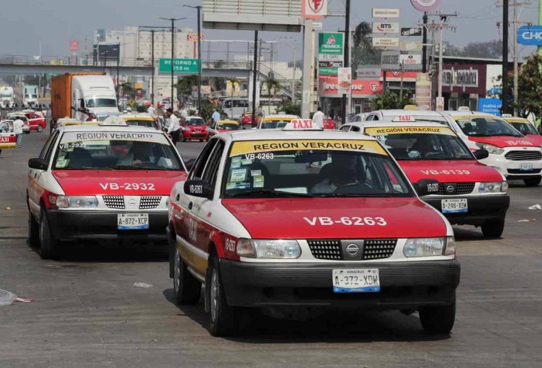 Taxistas enfrentan la “cuesta de enero” en Veracruz; servicios han bajado un 30%