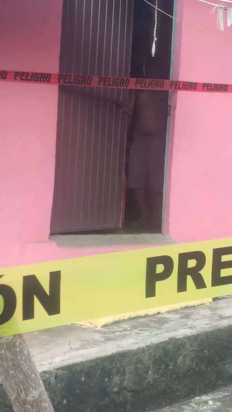 Mujer encuentra a su hijo sin vida dentro de su casa en San Andrés Tuxtla
