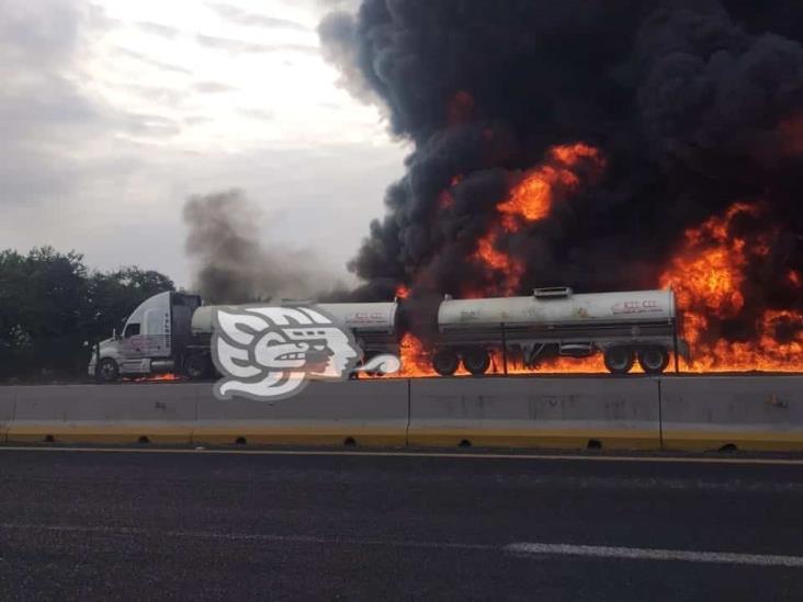 Pipa se incendia sobre la autopista Córdoba-Veracruz; no hay lesionados