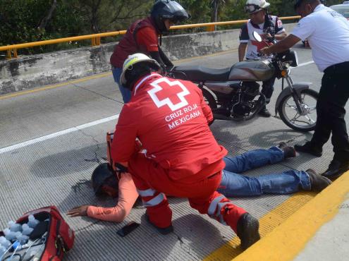 Repartidor herido tras derrapar en puente de Miguel Alemán, en Veracruz