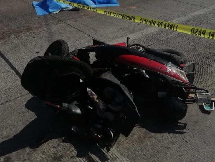 Mujer pierde la vida tras chocar contra camioneta en la avenida Allende, en Veracruz
