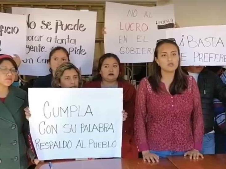 Acusan a alcaldesa de Ixhuatlán del Café de despedir injustificadamente a 22 empleados