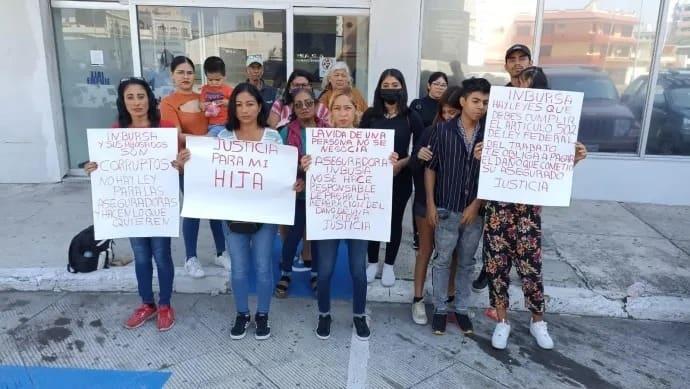 Familiares de joven de 15 años fallecida en accidente en Veracruz acusan a aseguradora de no pagar indemnización