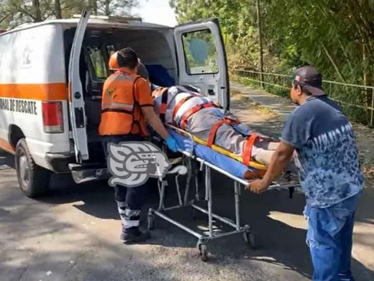 Hombre, herido tras caer de batea de camioneta, en Misantla