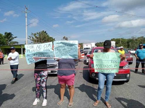 Pobladores bloquean la carretera Acayucan-Matías Romero; aquí las razones