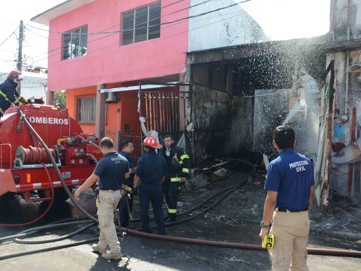 Se incendia taller mecánico en la colonia 21 de Abril de Veracruz(+Video)