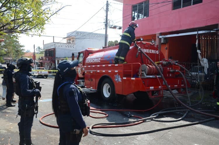 Se incendia taller mecánico en la colonia 21 de Abril de Veracruz(+Video)