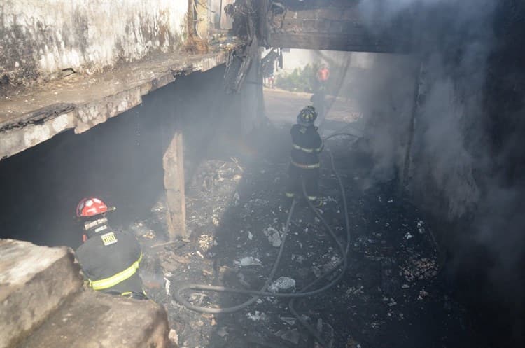 Se incendia taller mecánico en la colonia 21 de Abril de Veracruz(+Video)