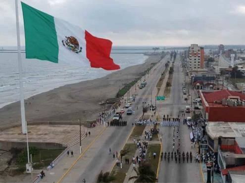 Por primera vez en 20 años, bandera no será izada en asta del malecón de Coatzacoalcos